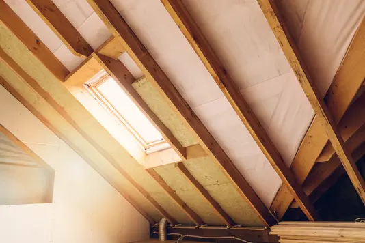 dachboden-dachgeschoss-ausbauen-holz-handwerker-05