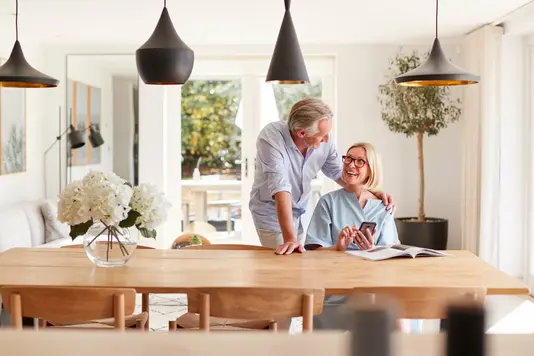 Haus-Familie-aelter-Wohnen-Serie-7-1 Älteres Paar in ihrer Einliegerwohnung